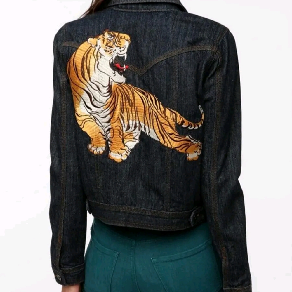 BDG Urban Outfitters Embroidered Tiger Denim Jacket Size Medium